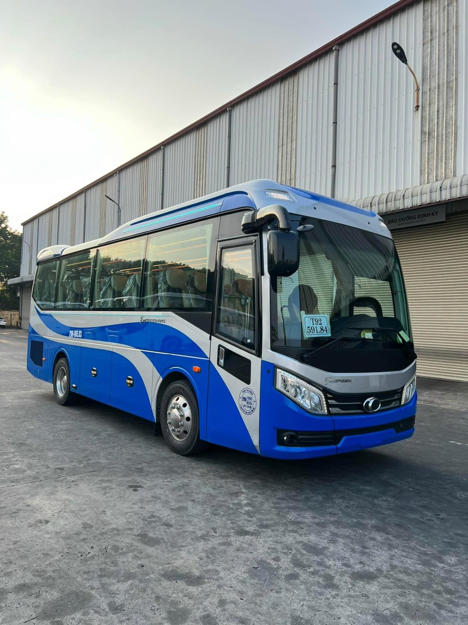 Dàn xe đa dạng 4 chỗ, 7 chỗ, 16 chỗ và Limousine